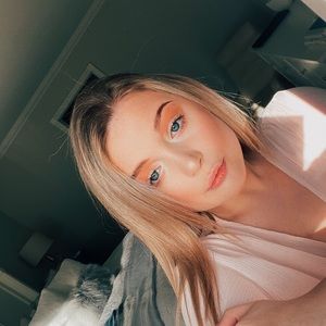 Meet your Posher, Lauren